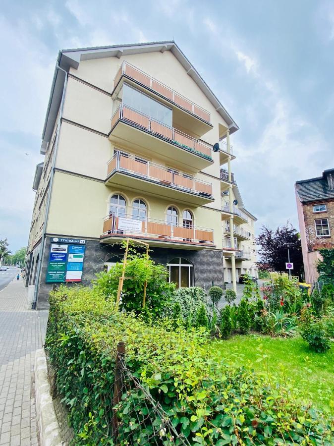 Apartamenty Teatralne Гожов Велкополски Екстериор снимка
